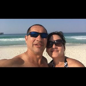 Meet your Posher, Gloria